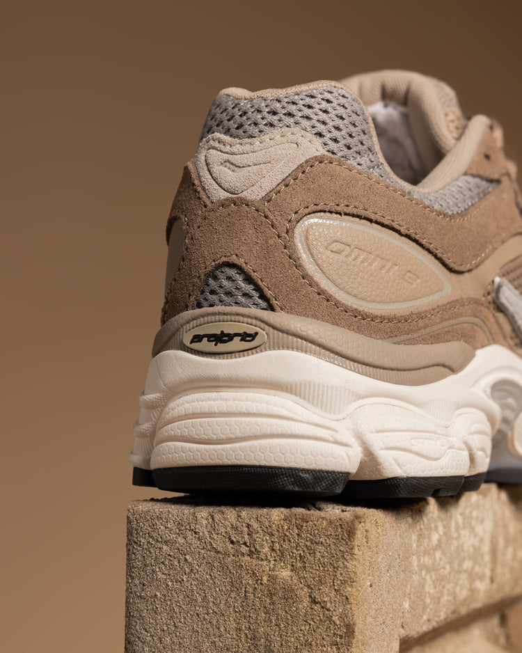 Saucony progrid omni 9 greige (web only)
